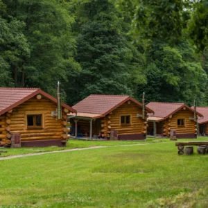 Cabañas de madera para Airbnb: 3 ventajas del pino tratado Cabañas de madera para Airbnb: 3 ventajas del pino tratado