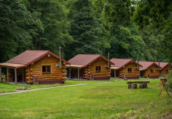 Cabañas de madera para Airbnb: 3 ventajas del pino tratado Cabañas de madera para Airbnb: 3 ventajas del pino tratado